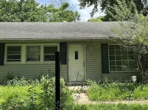 30 Delores Dr, Cahokia, IL 62206