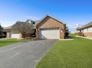 802 Boxwood Dr, Munster, IN 46321