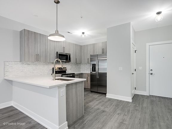 4th image of 825 E 61st St #404
