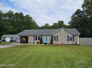 136 Fodder Dr, Hubert, NC 28539