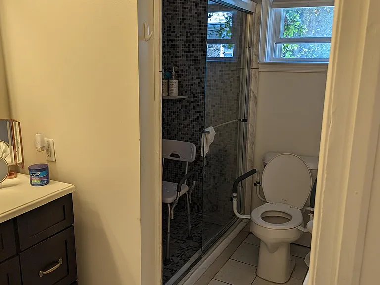 3504 Ainslie St — Photo 14