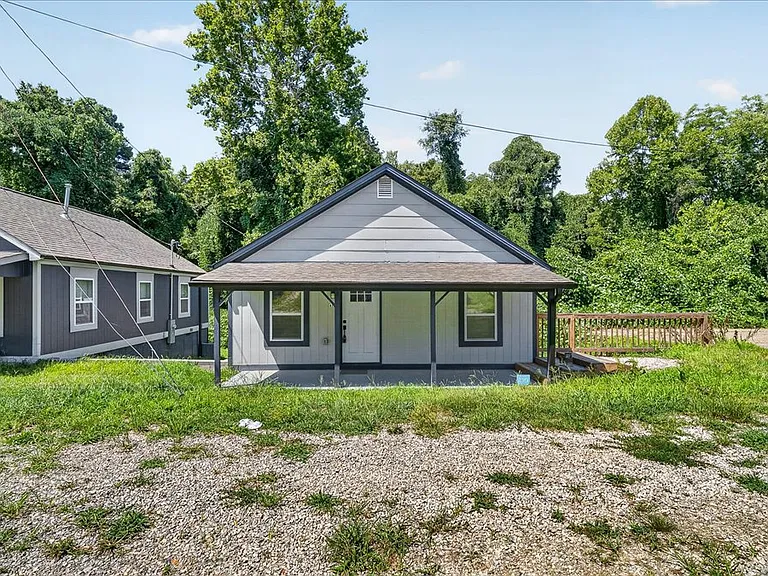 415 Spring Ct — Photo 31