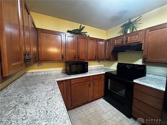 4th image of 701 Rosamond Dr