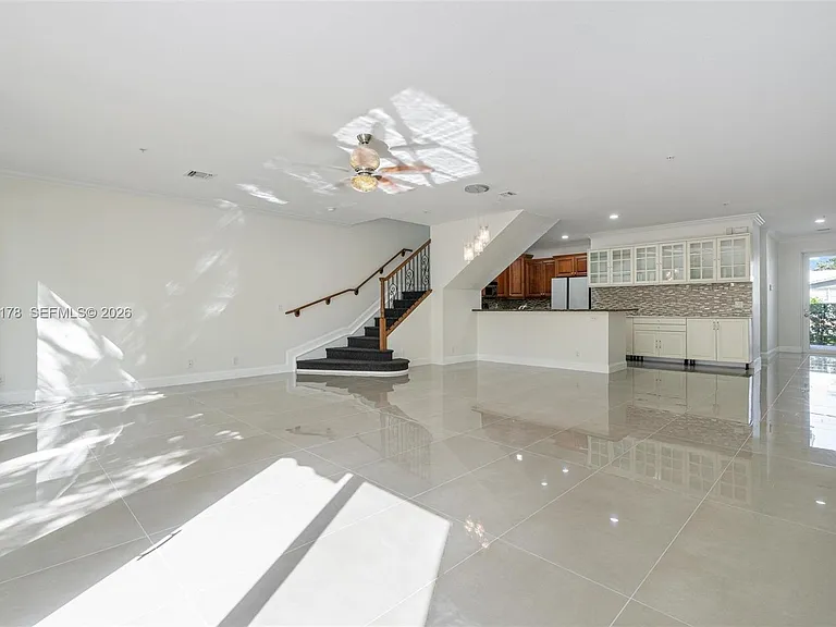 1772 NE 9th St #7 — Photo 3