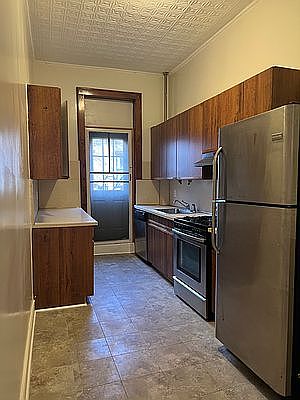 5th image of 547 10th St #1