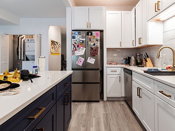 3rd image of 4937 N Saint Louis Ave #2