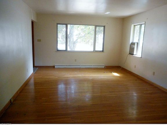2nd image of 678 Cliffside Dr