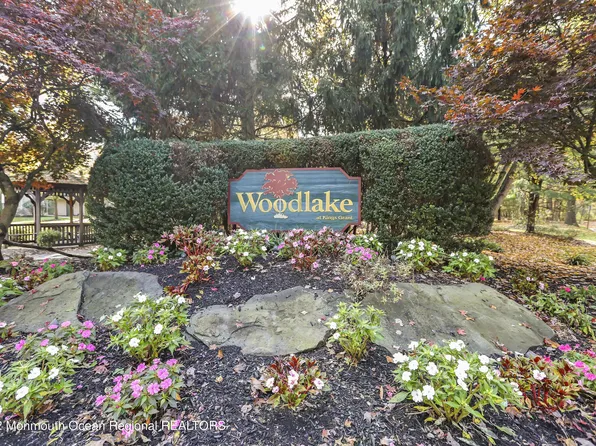 382 Woodlake Dr, Marlton, NJ 08053