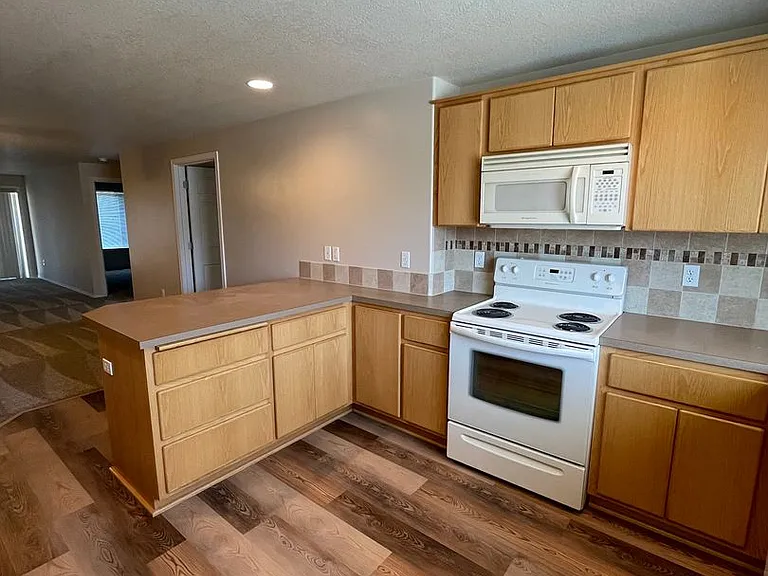 609 S Harborview St — Photo 11
