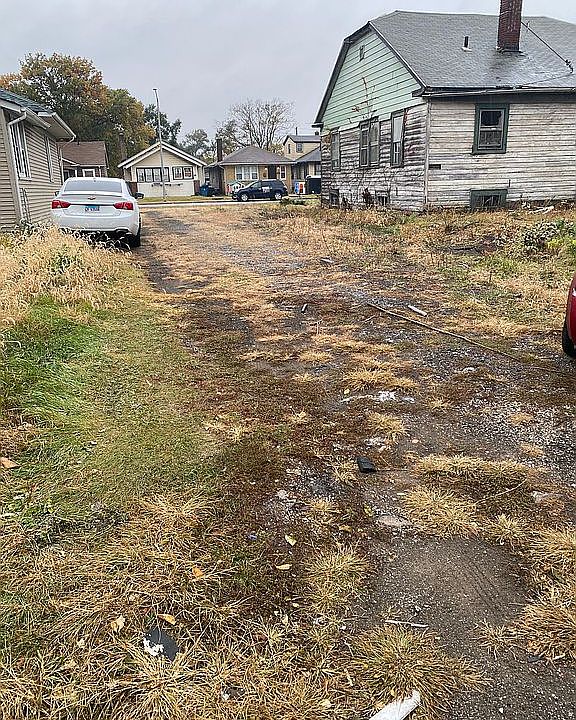 2nd image of 411 Grant St