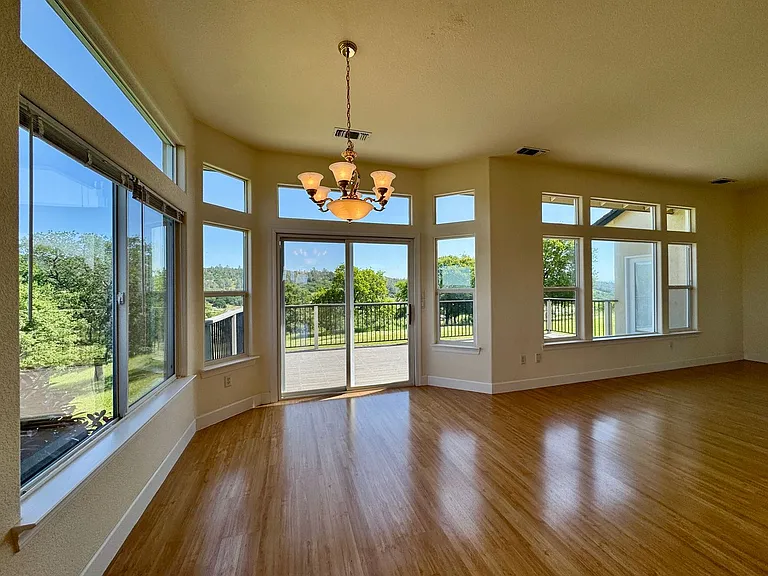 6255 Peacock Way — Photo 6
