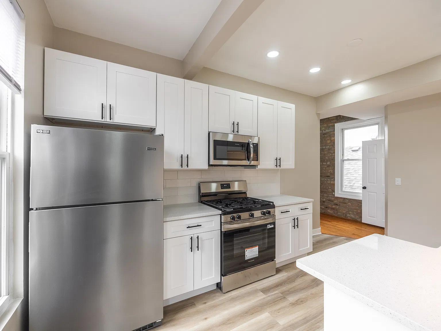 3 bed, 1.5 bath, 1300 sqft, $2,695 — Photo 3