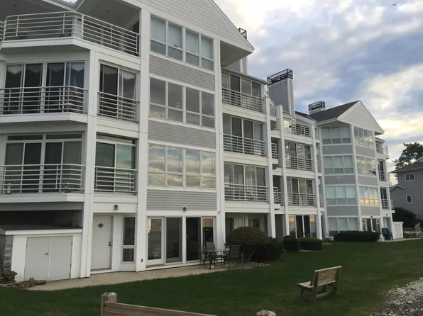 1957 Yacht Port Beach Rd, Port Clinton, OH 43452