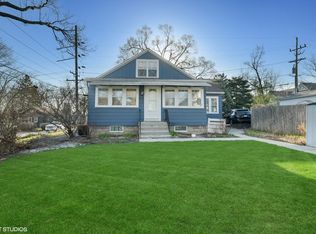 130 4th St, Libertyville, IL