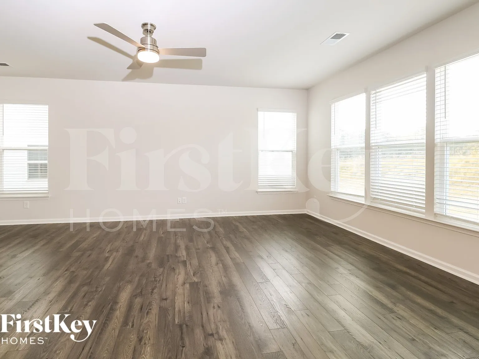 3 bed, 2.5 bath, 2250 sqft, $2,180 — Photo 4