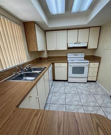 4th image of 5232 SW 122nd Ter