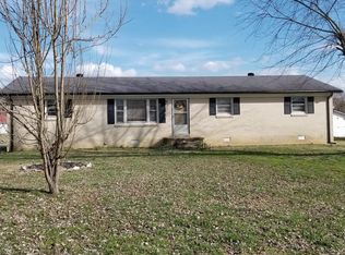 716 Parkway Dr, Smithville, TN 37166