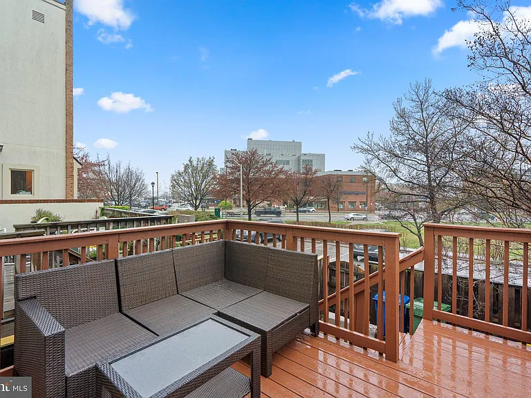 1120 S Kenwood Ave — Photo 34