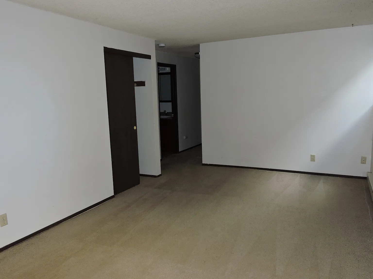 2 bed, 650 sqft, $1,800 — Photo 3