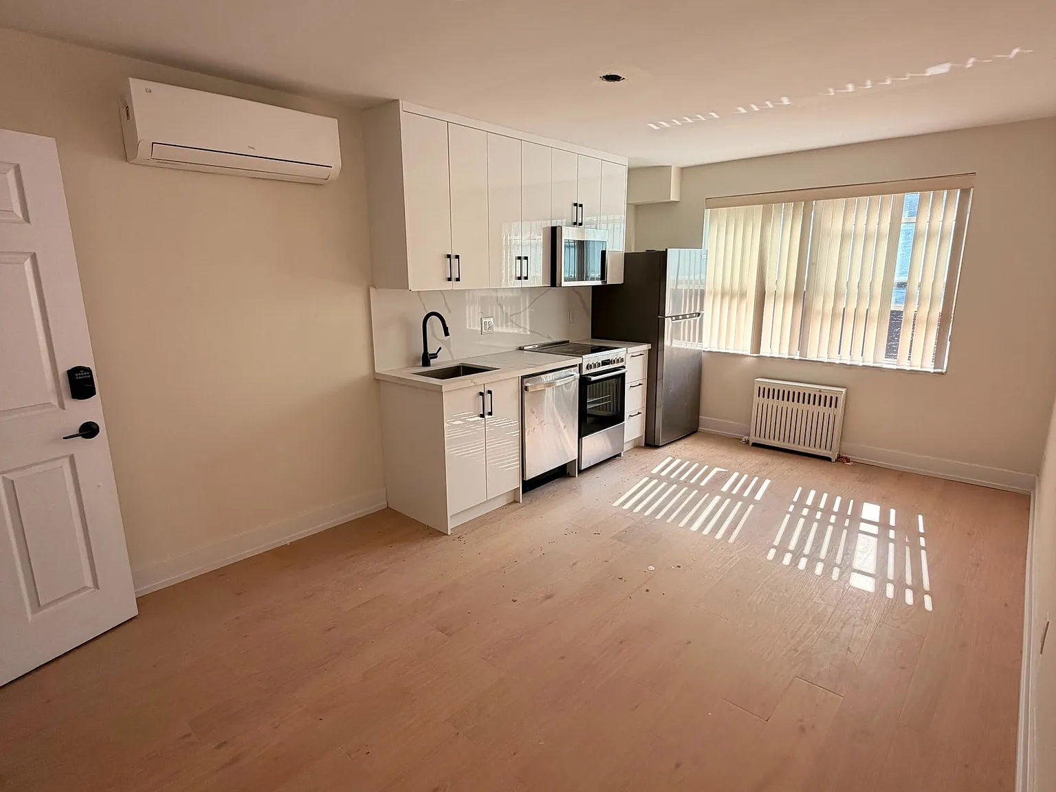 1 bed, $2,000 — Photo 2