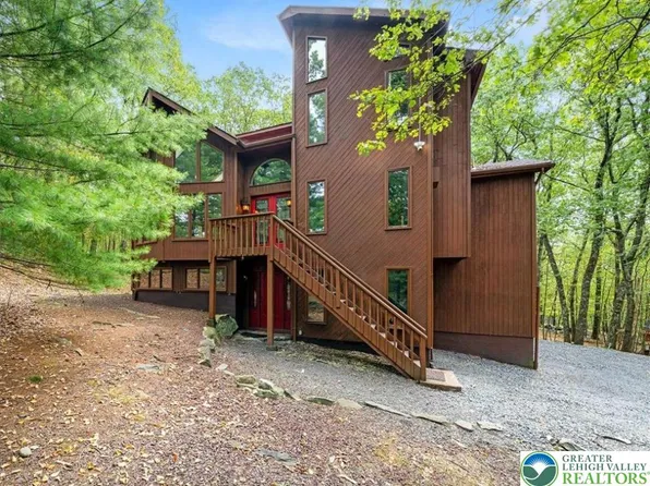 141 Hyland Dr, East Stroudsburg, PA 18301