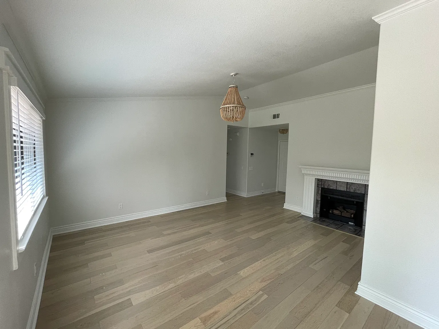 3 bed, 1281 sqft, $3,800 — Photo 3