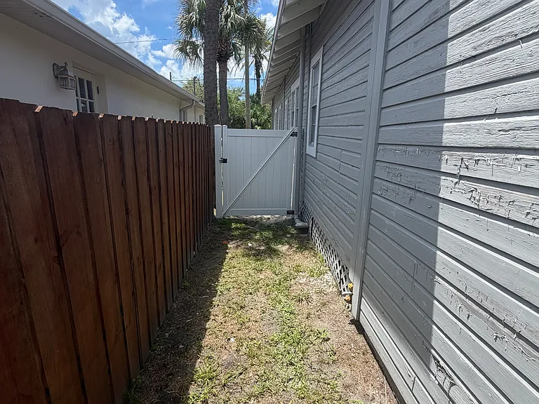 2317 W Chestnut St — Photo 15
