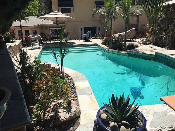 3rd image of 3028 Hollycrest Dr