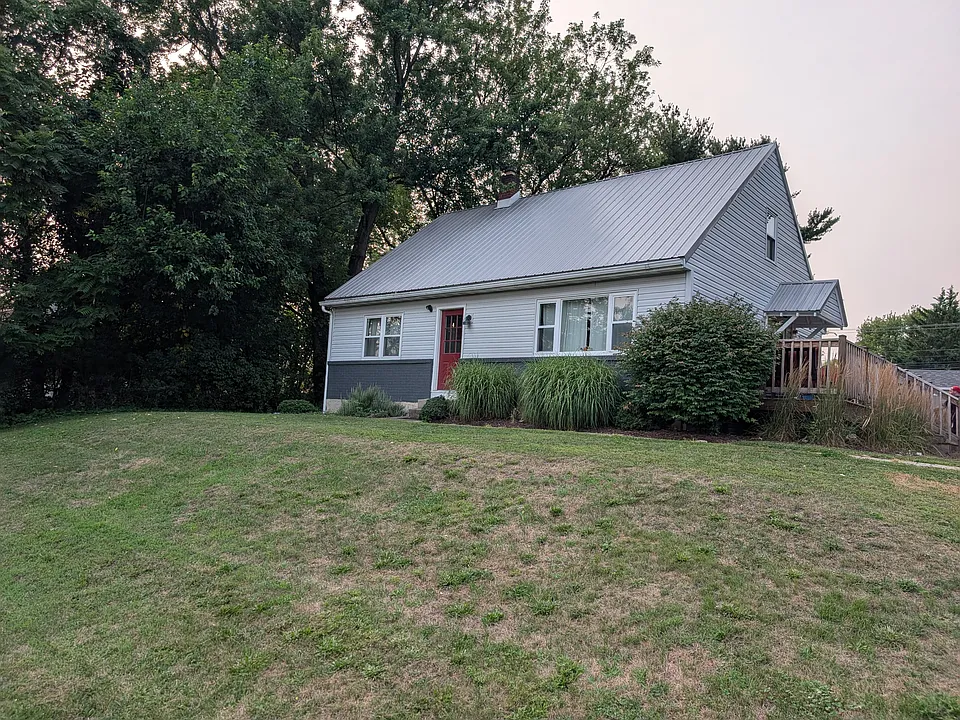5904 Locust Ln