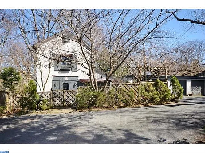 41 1/2 Chestnut St photo 1