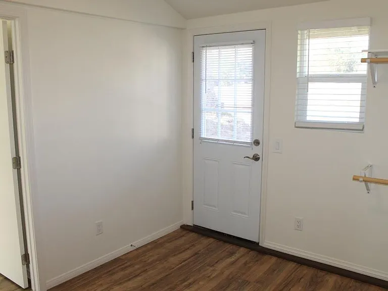 222 1/2 E California Ave — Photo 5