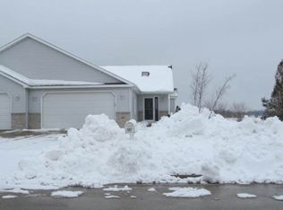 937 New Hampton Dr, Oregon, WI 53575