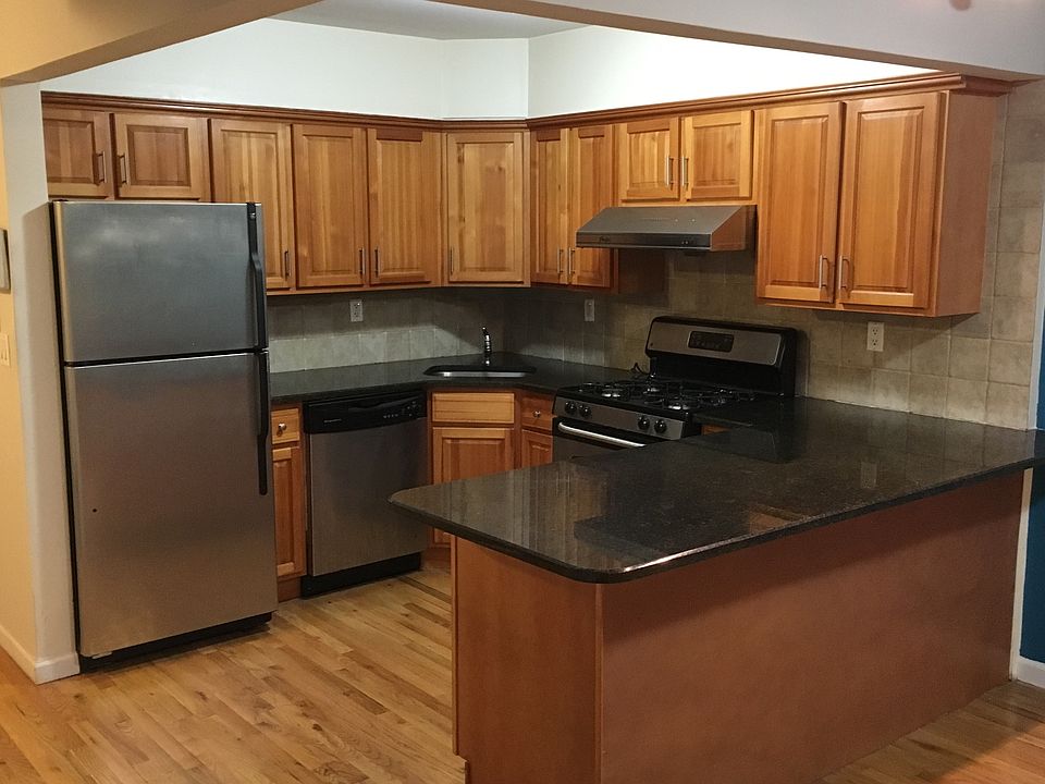 1st image of 2323 31st Ave APT 1C