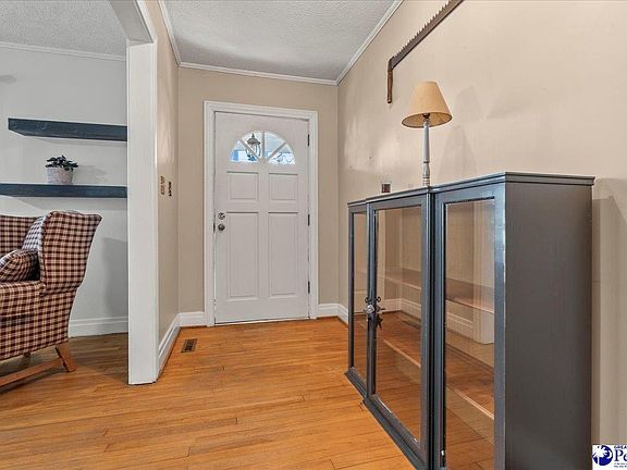 2nd image of 931 E Main St