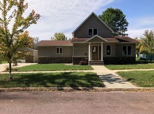 526 2nd Ave SE, Wells, MN 56097