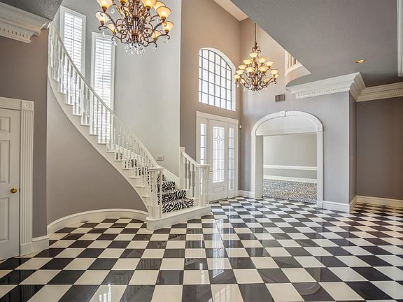 The foyer is a room on its own, with a real pizzazz to great your guests when entertaining. The dimensions of the foyer are listed under the extra room under the MLS (22x14).