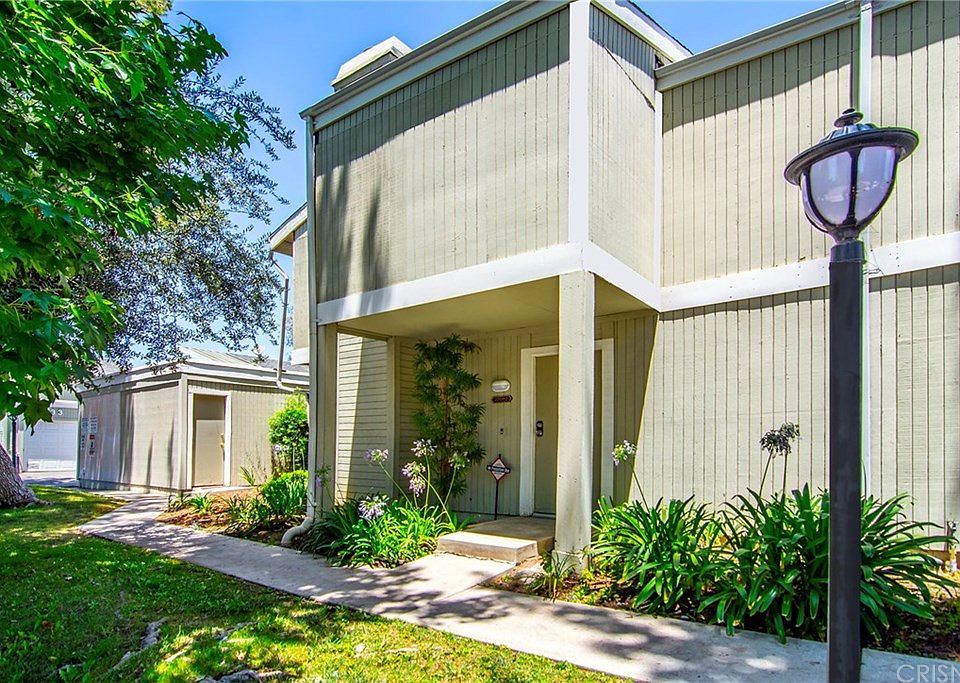 1st image of 22131 Burbank Blvd Unit 2