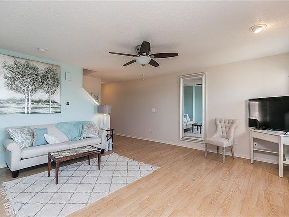 4th image of 936 23rd Ave APT G
