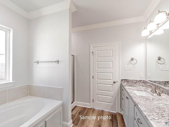 4th image of 223 Turner St