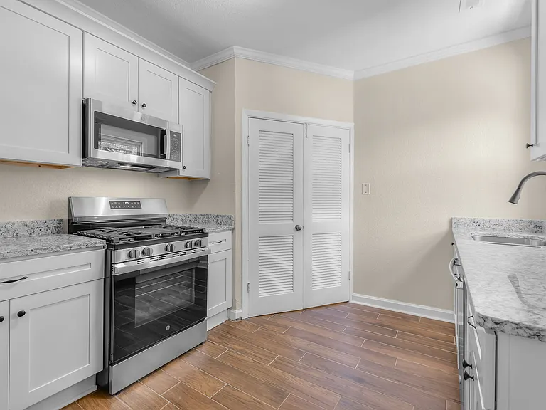 1611 McDaniel St #A — Photo 7