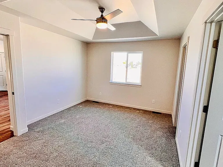 585 Kanner Ln — Photo 6