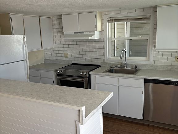 4th image of 2926 NE Riverside Ave