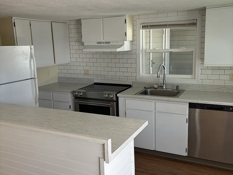 2926 NE Riverside Ave — Photo 4