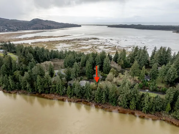 34655 Riverway Dr, Nehalem, OR 97131