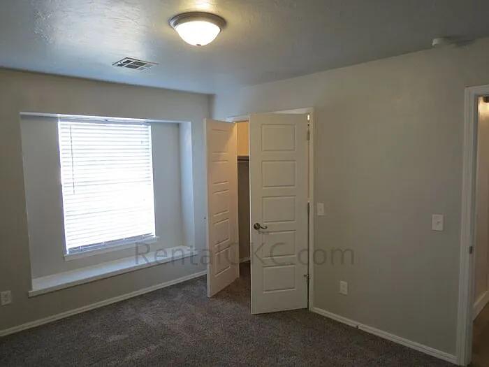 5320 N Drexel Blvd — Photo 15