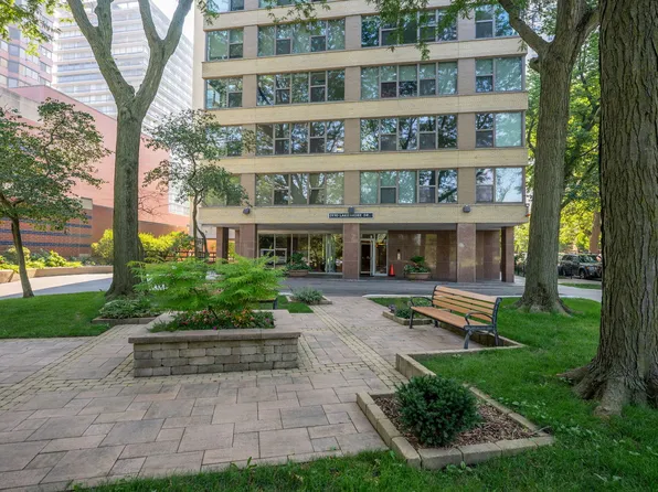 2970 N Lake Shore Dr APT 18D, Chicago, IL 60657