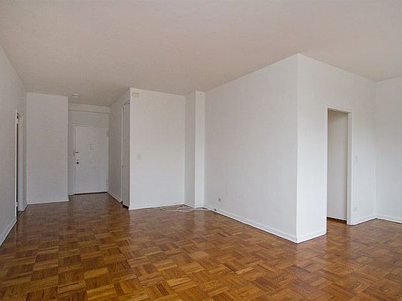 4th image of 230 E 15th St APT 10A