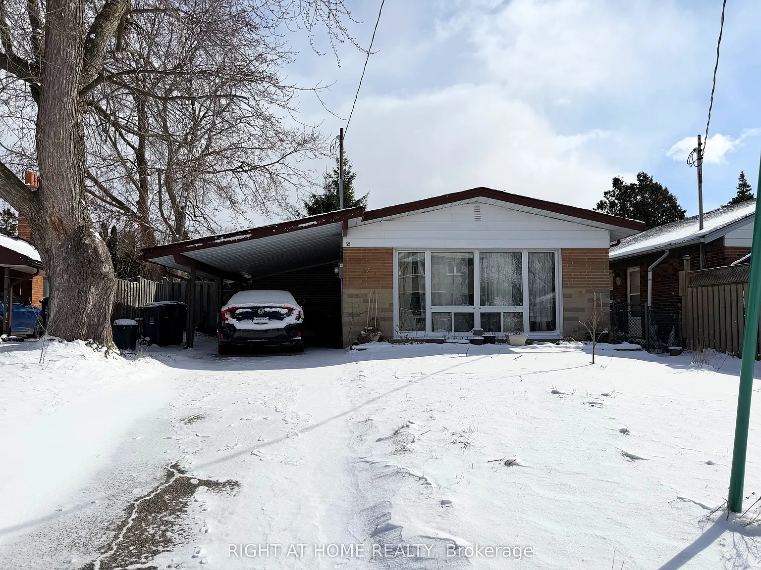 52 Bonnechere Cres photo 1