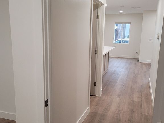 4th image of 1620 Riviera Ave