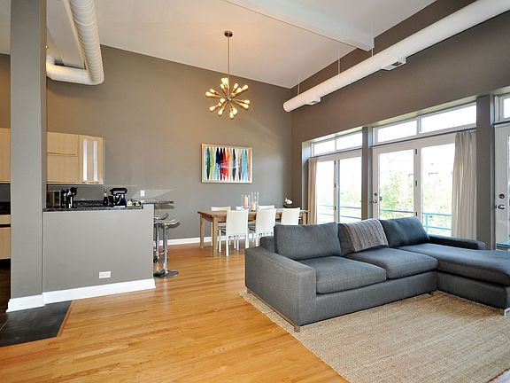 4th image of 1760 W Wrightwood Ave APT 307
